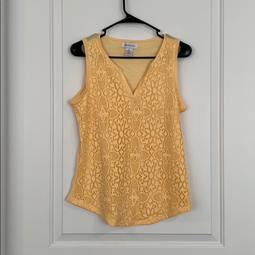 Yellow shirt with lace